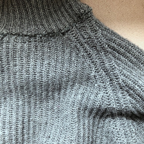 ! SOLD ! Vintage Turquoise Wool Turtleneck Sweater - Picture 6 of 7